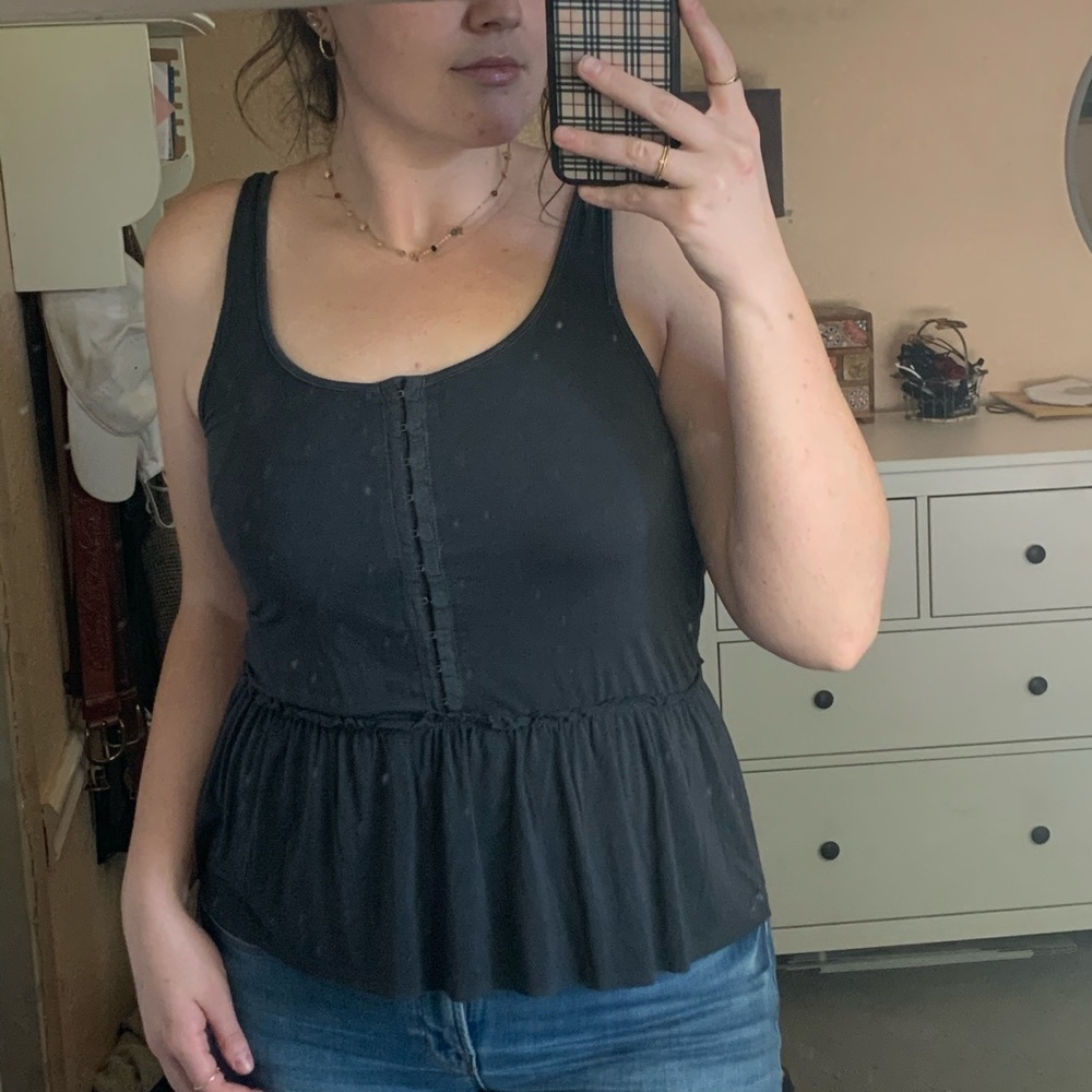 Grey tank w detail